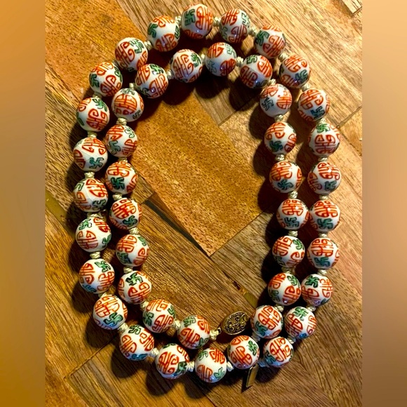 1930’s Buddhist Chinese hand knotted & painted porcelain bead necklace. - Picture 2 of 11